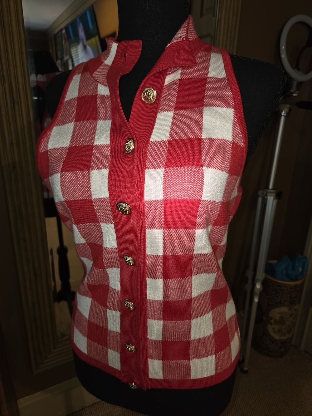 AKIRA Red and White🏁 Gingham Sleeveless Button-Front Tank